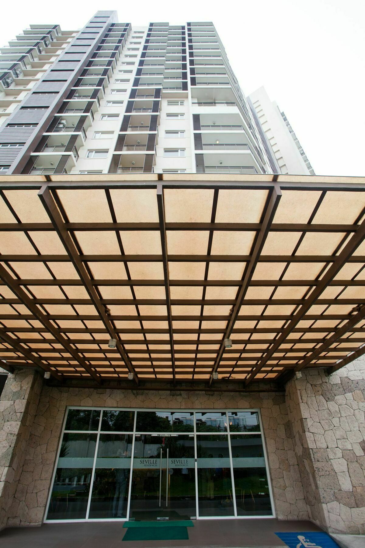 The Cirque Serviced Residences Quezon City Zewnętrze zdjęcie