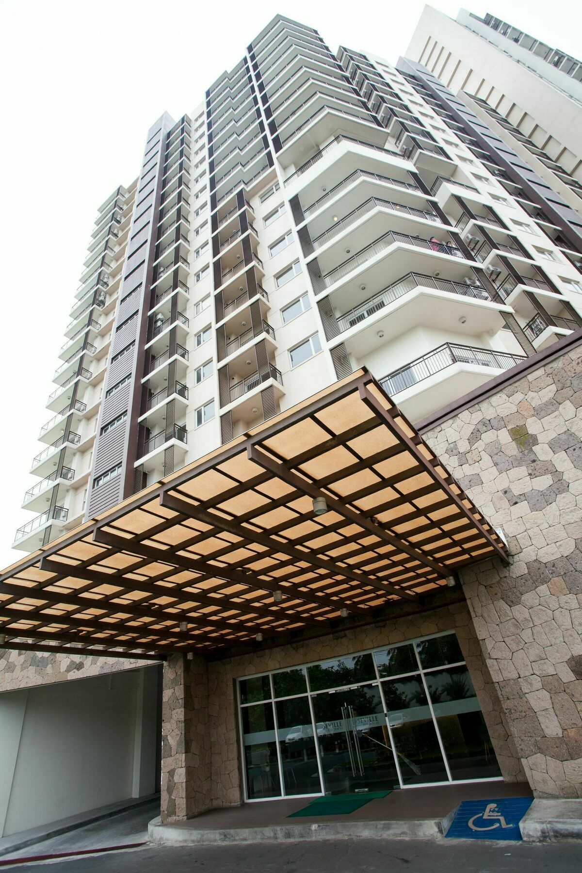 The Cirque Serviced Residences Quezon City Zewnętrze zdjęcie